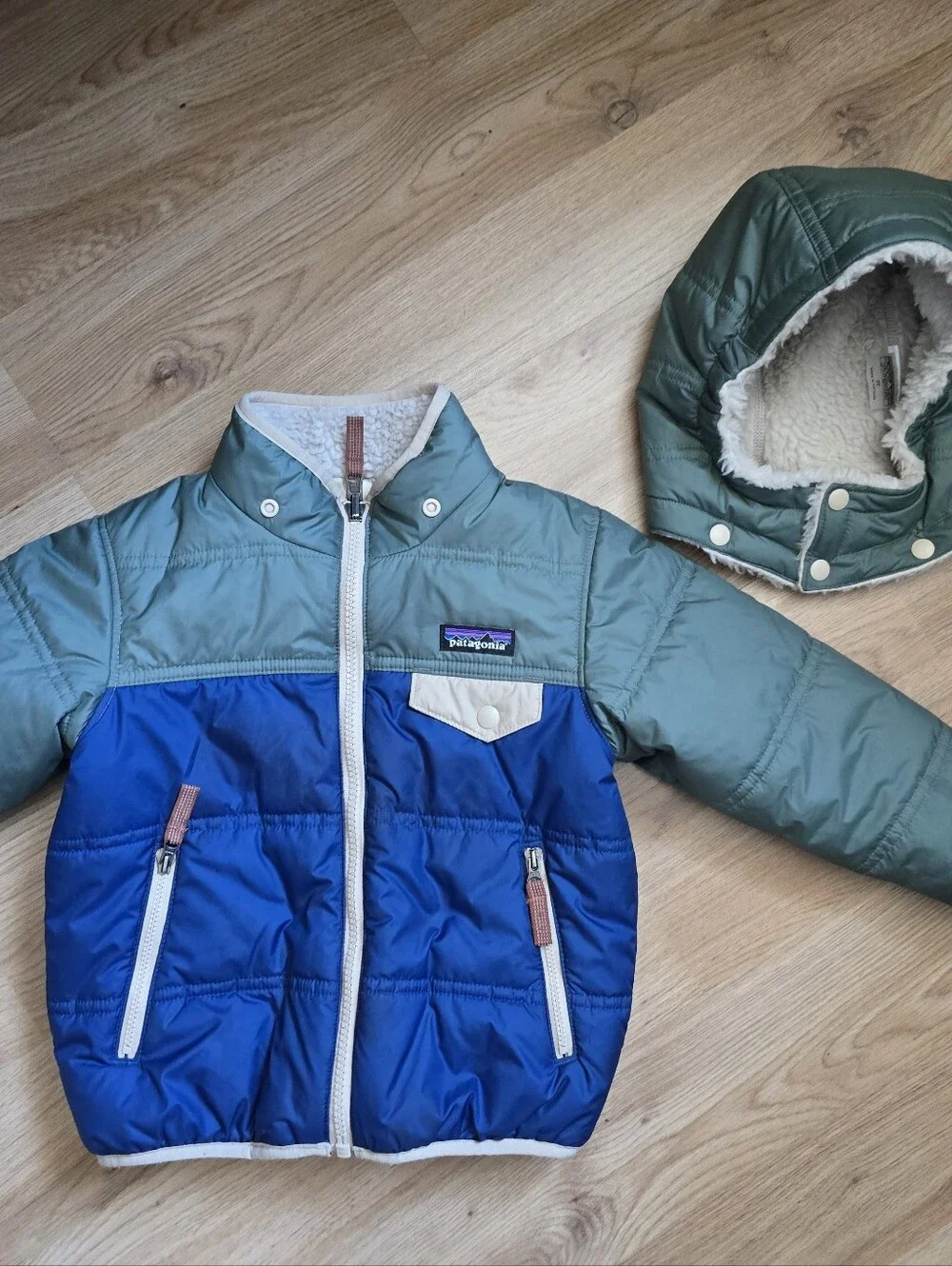 NWOT Patagonia Reversible Hooded Puffer Jacket 3T Blue Green Fleece Toddler